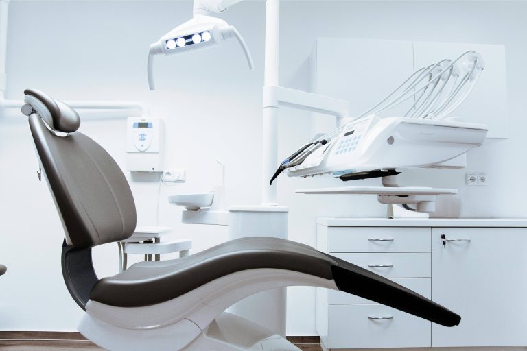 Read more about the article VAND CABINET STOMATOLOGIC complet utilat si mobilat in Bacau